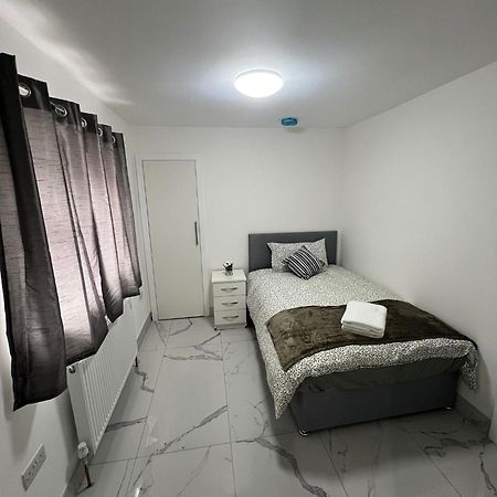 93 New Road Apartment Harmondsworth Екстериор снимка