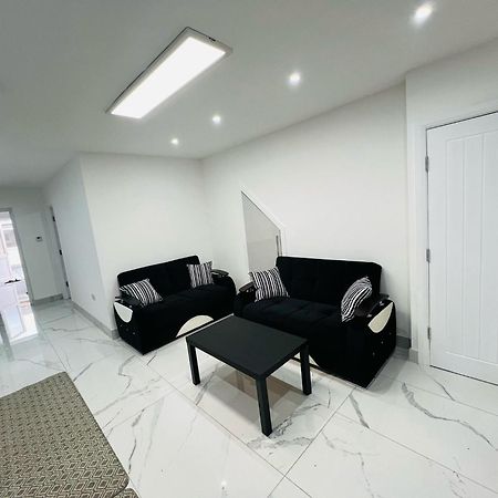 93 New Road Apartment Harmondsworth Екстериор снимка