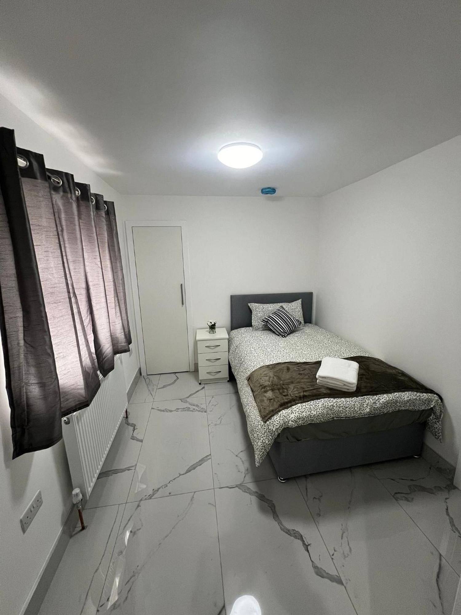 93 New Road Apartment Harmondsworth Екстериор снимка