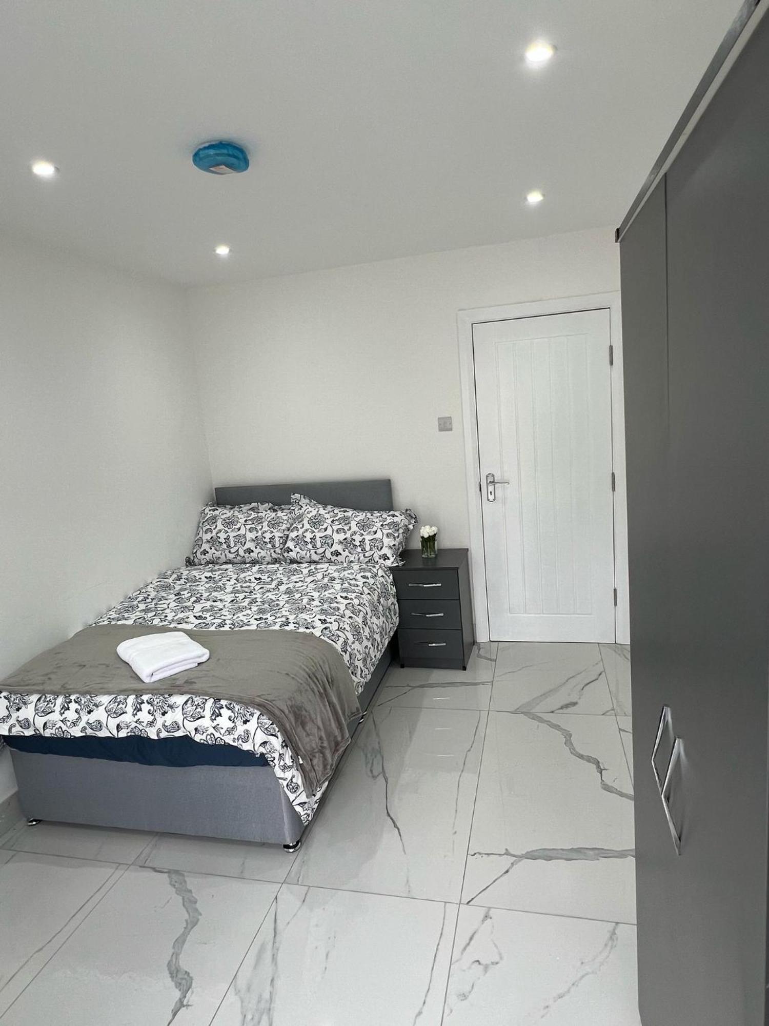 93 New Road Apartment Harmondsworth Екстериор снимка