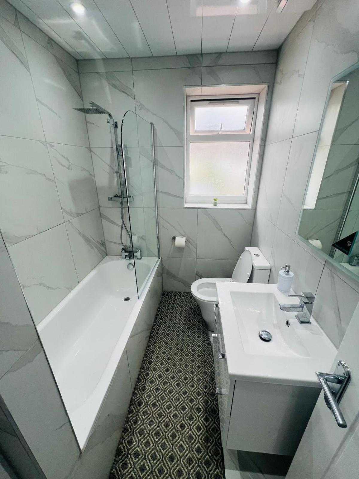 93 New Road Apartment Harmondsworth Екстериор снимка