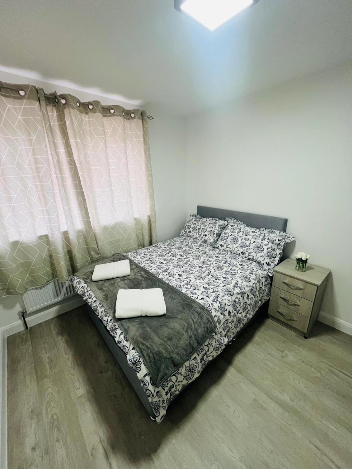 93 New Road Apartment Harmondsworth Екстериор снимка