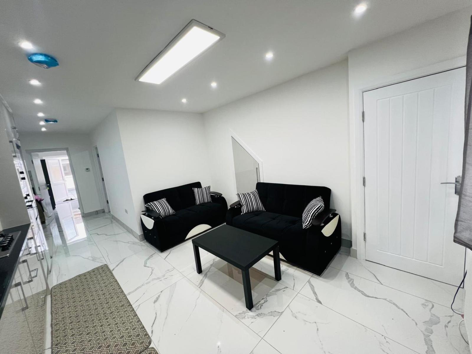 93 New Road Apartment Harmondsworth Екстериор снимка