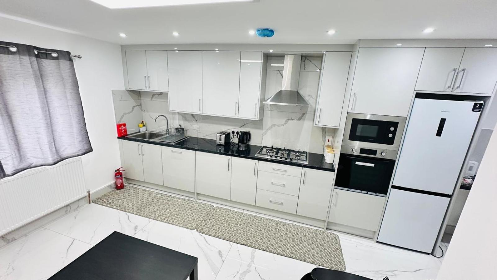 93 New Road Apartment Harmondsworth Екстериор снимка